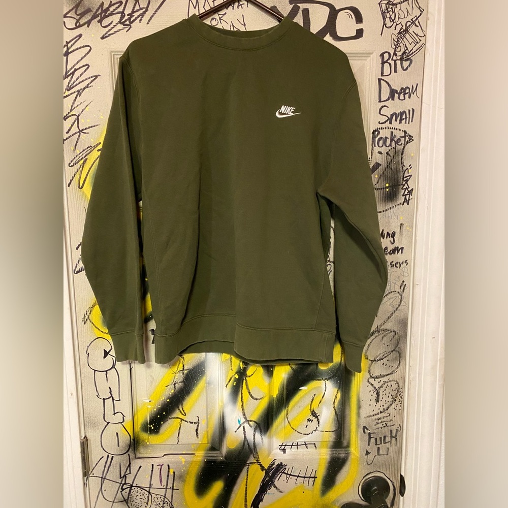 Olive Nike crewneck Medium